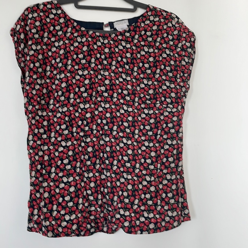 LAST DAY DEC. 10 

MOVING. CLOSE OUT. FRENCH BRAND COOPERATIVE. SILK FLORAL TOP